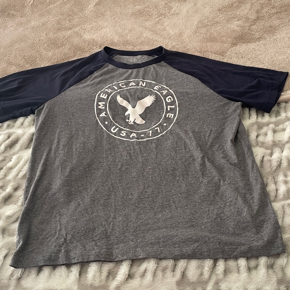 American Eagle Men’s Gray & Navy Graphic Raglan Shirt